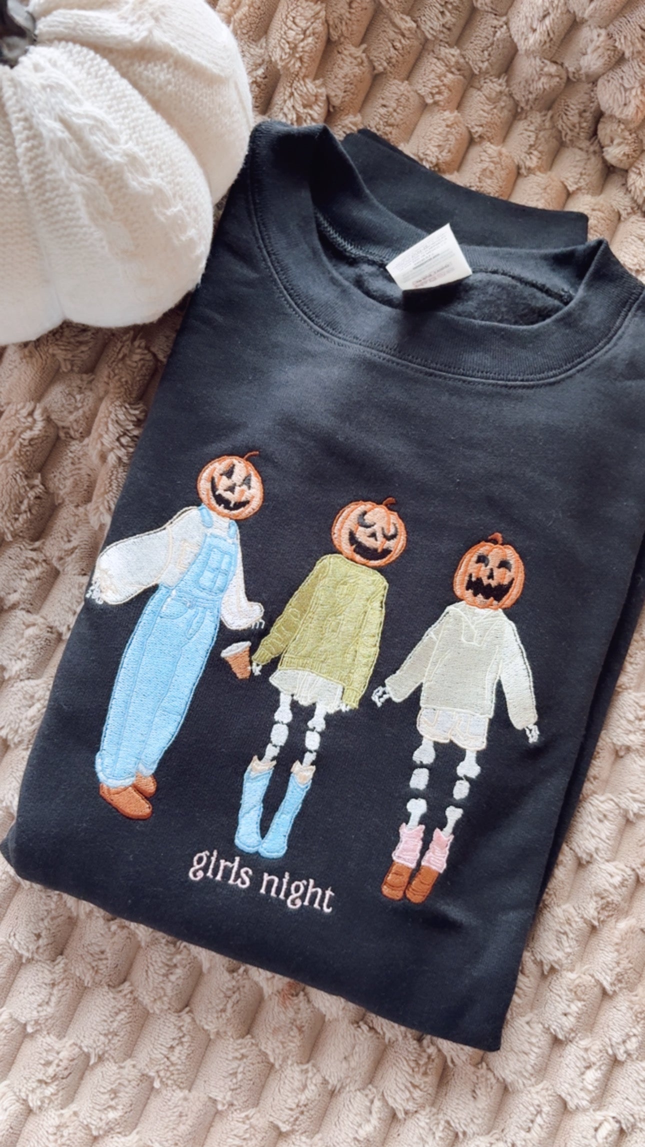 Girls night (EXCLUSIVE) Embroidery sweater